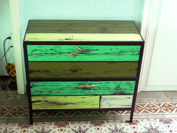 Commode à 2 clapets  poignées corne     480€
